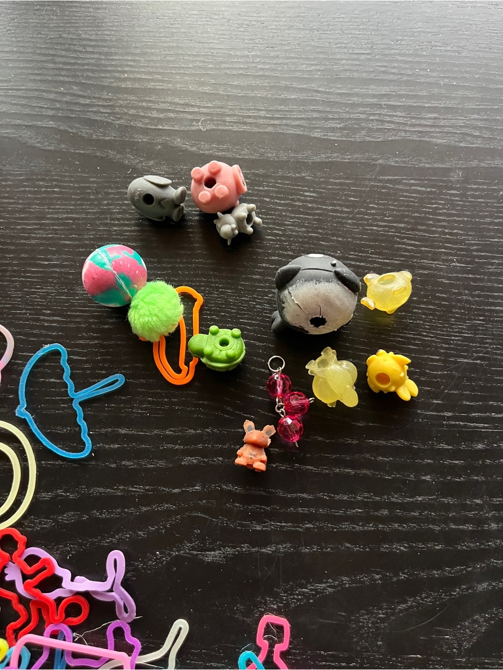 Huge Lot Silly Bandz Rubber Bands Bouncy Balls Pencil Toppers Y2K Toys - Picture 11 of 16